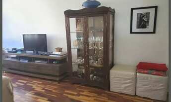 Imagem 1: Apartamento iluminado e bem distribuído com 2 quartos, localizado em prédio sólido e com ó