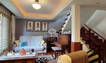 Imagem 4: Casa Espaçosa e Semimobiliada com 3 Dormitórios e Lareira no Partenon!