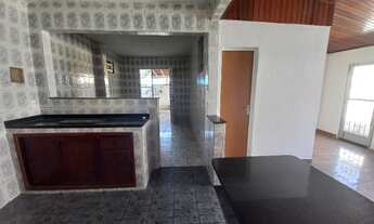 Imagem 4: Alugo casa com 2 quartos sendo 1 suíte, 2 banheiros em Praia da Brisa