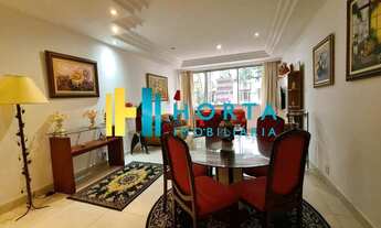 Imagem 4: Apartamento em rua nobre de Copacabana, com pequena área externa