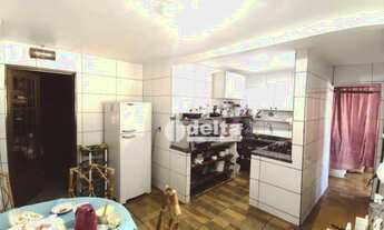 Imagem 4: Casa com 6 dormitórios à venda, 250 m² por R$ 500.000,00 - Segismundo Pereira - Uberlândia