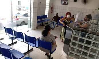 Imagem 3: Prédio parado clínicas