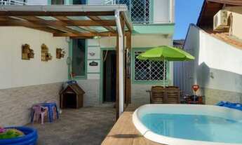 Imagem 3: Sobrado com piscina e móveis planejados