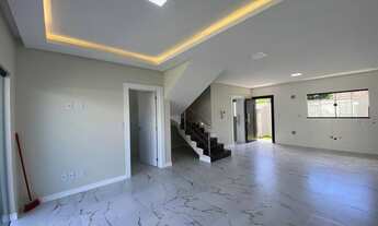 Imagem 2: Sobrado para venda tem 130 metros quadrados com 3 quartos em Centro - Penha - SC