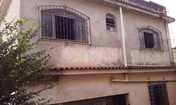 Imagem 4: Casa 190 m², dois andares, 3 quartos, duas vagas de garagem e ponto de comércio por 350 mi