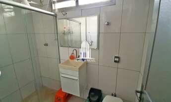 Imagem 4: Casa em frente a um dos vértices da Praça Louveira. Local aconchegante com: playground, pa