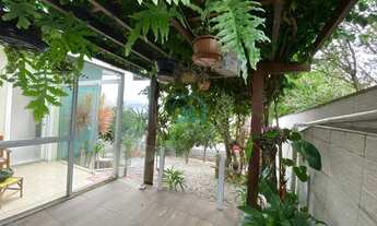 Imagem: Ampla Casa de dois pavimentos com 03 dormitórios