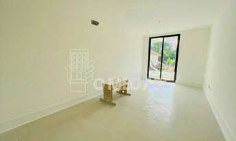 Imagem 4: Casa de condomínio para venda tem 350 metros quadrados com 4 quartos