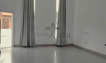 Imagem 2: Casa - Condomínio - Terras do Vale - 3 Dormitórios - 250m²