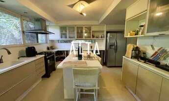 Imagem 6: ALTA Imóveis Boutique vende: Casa super conectada a natureza, aos pés da Pedra da Gávea em