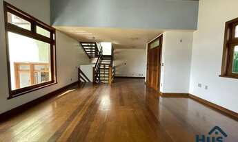 Imagem 4: Maravilhosa Casa Estilo Colonial com 5 Quartos, Suíte, Hidromassagem e 4 Vagas no Bairro D