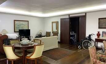 Imagem 3: Fantástico 214m² na quadra da praia, melhor rua do Leblon