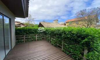 Imagem 6: Aconchego, natureza e estilo em uma casa com 2 dormitórios e amplo terreno de 440m² no Rio