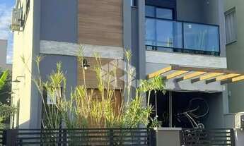 Imagem: Sobrado à Venda no Rio Tavares - Florianópolis/SC