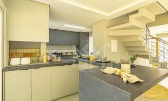 Imagem 7: Casa com 3 suítes, hidromassagem e quintal amplo no bairro Pedra Redonda em Porto Alegre