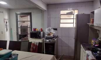 Imagem 2: Casa com piscina, 3 Dormitórios, 2 banheiros, garagem para 3 veículos, no bairro Divina Pr