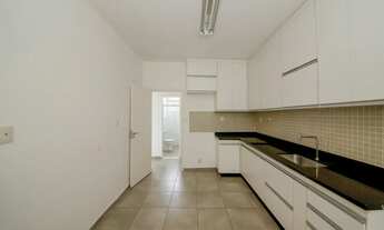 Imagem 3: Apartamento de frente com 2 quartos e vaga no Centro para venda