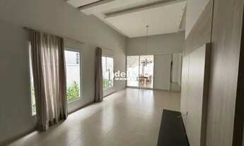 Imagem: Casa em condomínio com 3 suítes, disponível