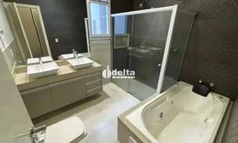 Imagem 7: Casa em condomínio com 3 suítes, disponível para locação no bairro Laranjeiras em Uberlând