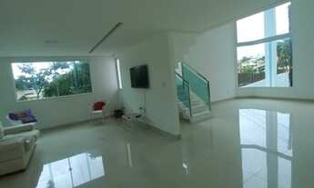 Imagem 2: Casa - 4 Suítes - 3 Closet - 404,67 m² Varanda - 6 Vagas de Garagem