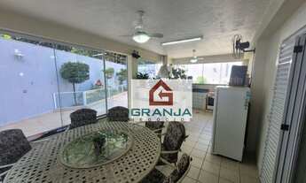 Imagem: Condomínio com lazer ao lado do centrinho