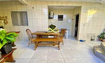 Imagem 2: Casa com churrasqueira e piscina privativa