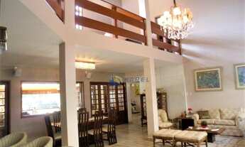 Imagem 5: Belíssima Casa no Centro de Guararema com mais de 1000m² de Área Construída em Terreno de