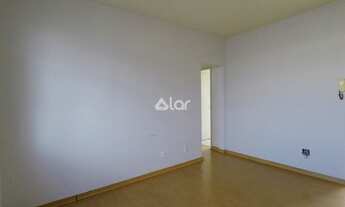 Imagem 4: Apartamento 2 Quartos, D.C.E. com Banho, Armários Planejados e 1 Vaga Coberta no Bairro Pl