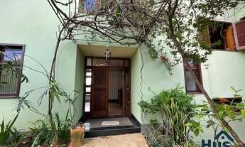 Imagem 2: Maravilhosa Casa Estilo Colonial com 5 Quartos, Suíte, Hidromassagem e 4 Vagas no Bairro D