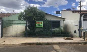 Imagem 2: Casa QNL 17 conjunto J à venda - frente + fundos