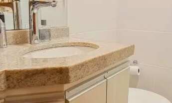 Imagem 2: De frente, 2 quartos com 70m², 2 vagas, 100% montado