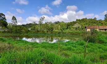 Imagem 2: Explore Possibilidades: Terreno em Cotia Esperando por um Proprietário Visionário