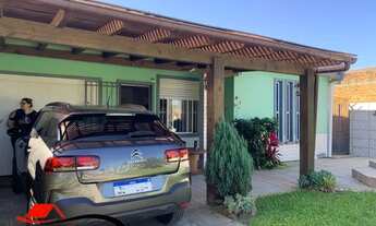 Imagem 2: ÓTIMA OPORTUNIDADE!! LINDA CASA DE ALVENARIA COM PISCINA E SEMI MOBILIADA!!!