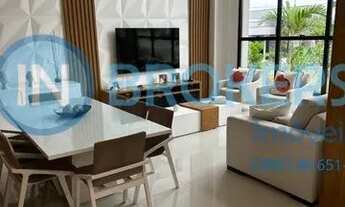 Imagem 2: Casa de alto padrão com 3 suítes (1 com closet) e piscina no condomínio Dona Maria José em