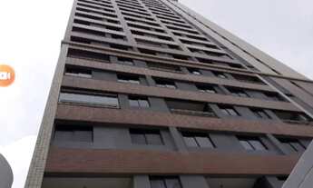 Imagem 2: Apartamento com vista para o mar em prédio moderno