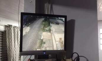 Imagem 5: Casa com piscina, 3 Dormitórios, 2 banheiros, garagem para 3 veículos, no bairro Divina Pr