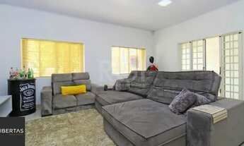 Imagem 5: Casa bairro Medianeira, com 3 dormitórios, 2 banheiros, com piscina para venda