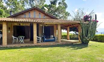 Imagem 3: Refúgio Rústico com Vista para a Pedra do Baú Viva o Novo Capítulo da Sua Paz