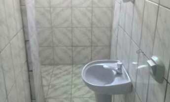 Imagem 2: Aluga-se casa 3 quartos, sala, cozinha, banheiro, quintal enorme que cabe uns três carros