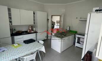 Imagem 6: Casa de condomínio para venda tem 390 metros quadrados com 3 quartos