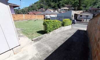 Imagem 5: Terreno plano e murado com 406 m² com casa de madeira