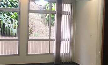 Imagem 2: Apartamento Terreo impecavel 107 Mts uteis 2 suites repleto de armarios e 1 vaga de garage