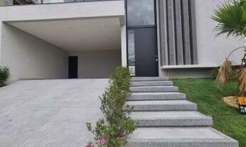 Imagem: Casa Nova com Bela Fachada em Alphaville