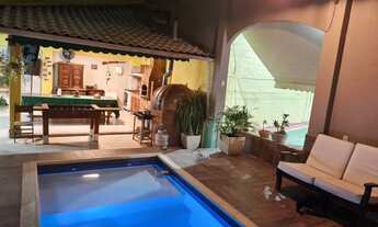 Imagem 2: Casa duplex, condomínio fechado com 4 quartos e 2 suítes, quadra poliesportiva, academia e