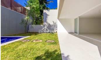 Imagem 5: Casa nova em condomínio fechado, jardim, piscina, em região arborizada e segura na Rua Man