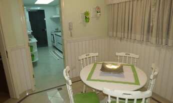 Imagem 6: Apartamento no bairro de Santa Teresinha com quatro quartos (3 suítes) e 4 vagas