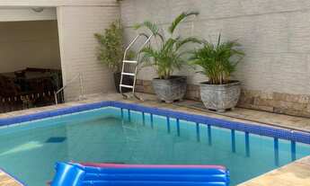 Imagem 4: Casarão de 2 Andares, mais casa nos fundos, para venda possui 360 metros quadrados com 4 q