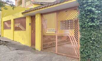 Imagem 2: Casa com 3 dormitórios, 2 banheiros e garagem para 2 veículos