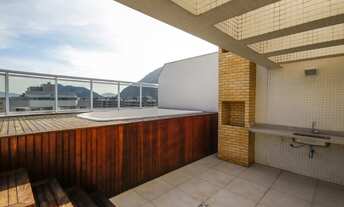 Imagem 2: Cobertura duplex 250 m² com piscina e churrasqueira vista lagoa na Barra da Tijuca