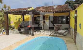 Imagem: Casa com 3 quartos em rua pavimentada à